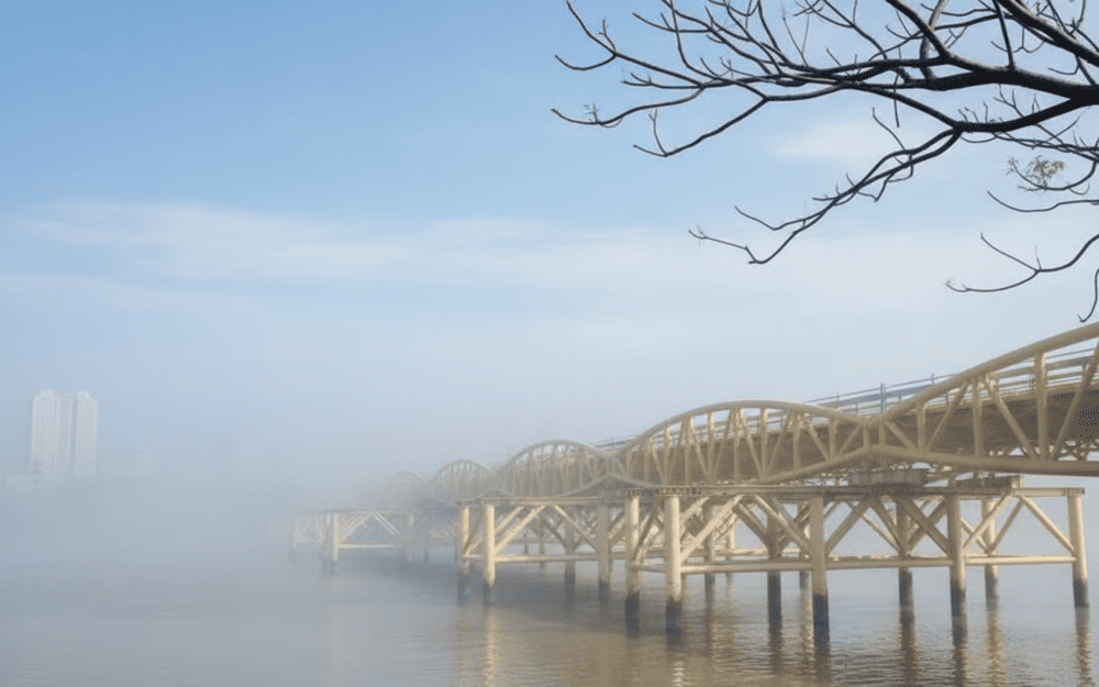 The bridge’s design is subtly sophisticated, with elegant, smoothly arching curves